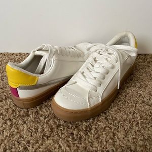 Universal Thread Sz 6.5 White Vegan Sneakers